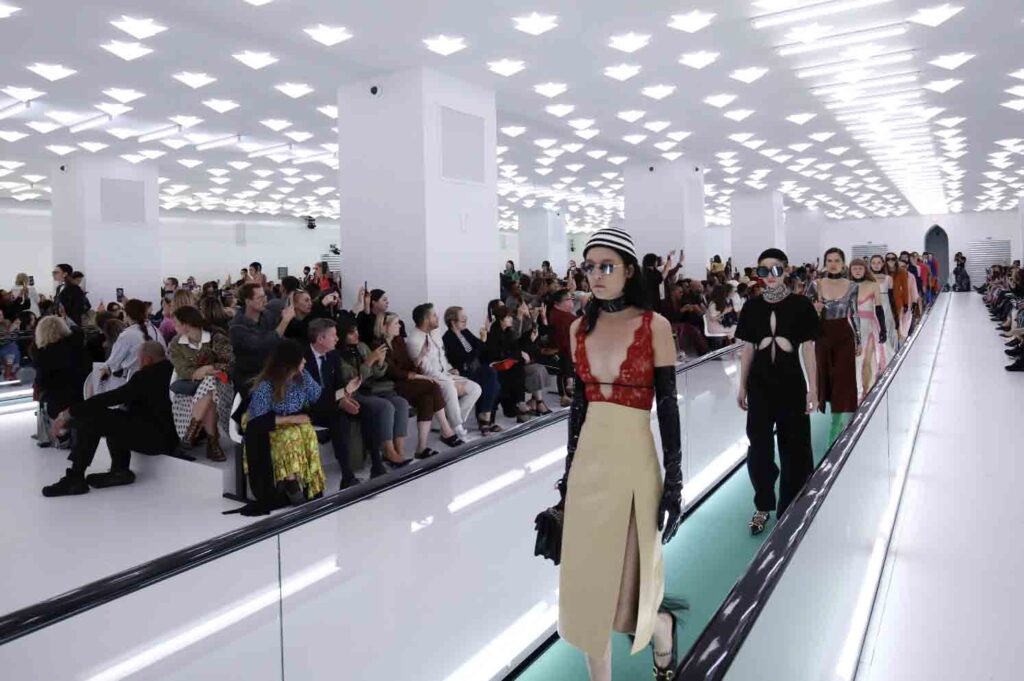 Çfarë mund të mësojë industria e modës nga Apple