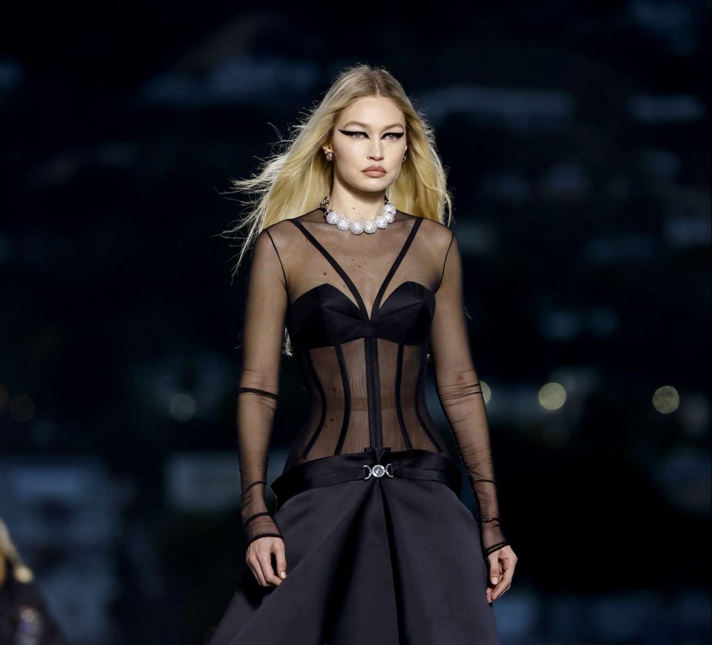 Versace: vjeshtë 2023, gati për t’u veshur