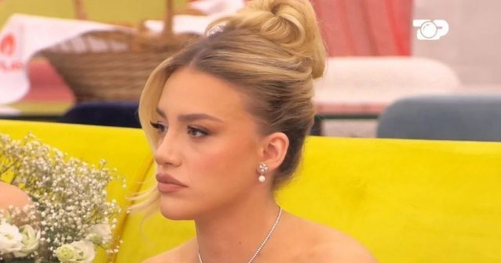 Mesazh anonim në krevatin e Heidit. Çfarë shkruhej në të!