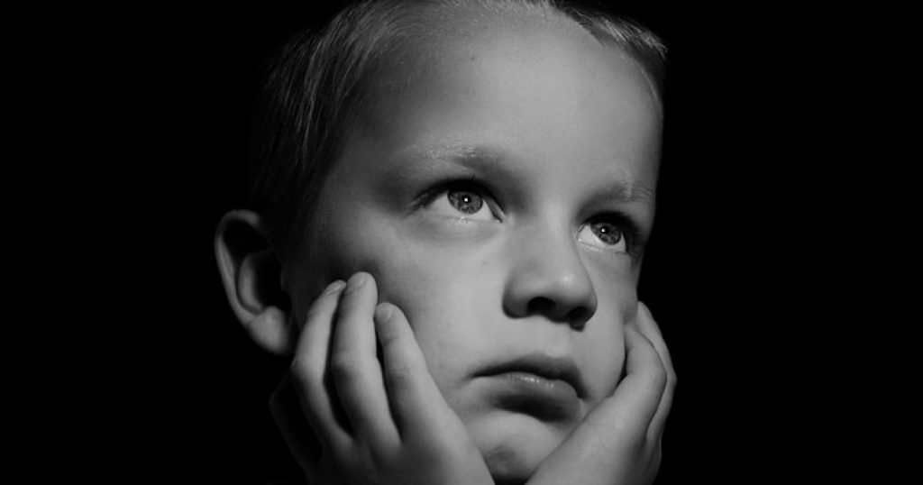 Flet pediatria: Si duhet të sillet prindi, kur fëmija humbet vëllanë apo motrën!