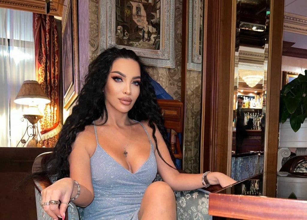 “Ka tentuar të më hedhë nga dritarja”/ Rovena Stefa flet për dhunën nga partneri: Humba fëmijën!