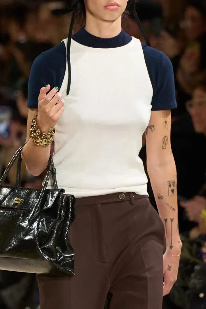 6 bluza të viteve 2000 që do të kthehen në modë në vjeshtën e vitit 2025