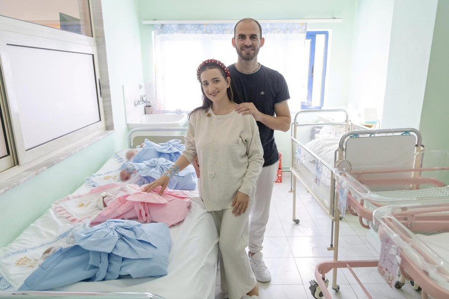 Gruaja në Tiranë sjell në jetë katërnjakë, tre djem dhe një vajzë!