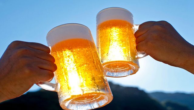 Studimi që po bën bujë: Një gotë birrë në ditë mund të përmirësojë shëndetin e trurit