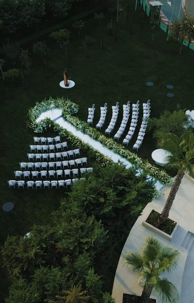 The Glass Garden – Histori të shkruajtura me buzëqeshje