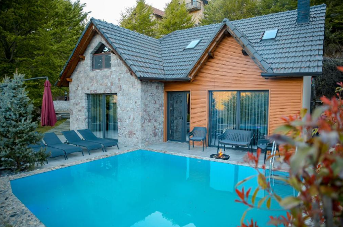 N’Gen Villas-Ku komoditeti takohet me pamjet mahnitëse