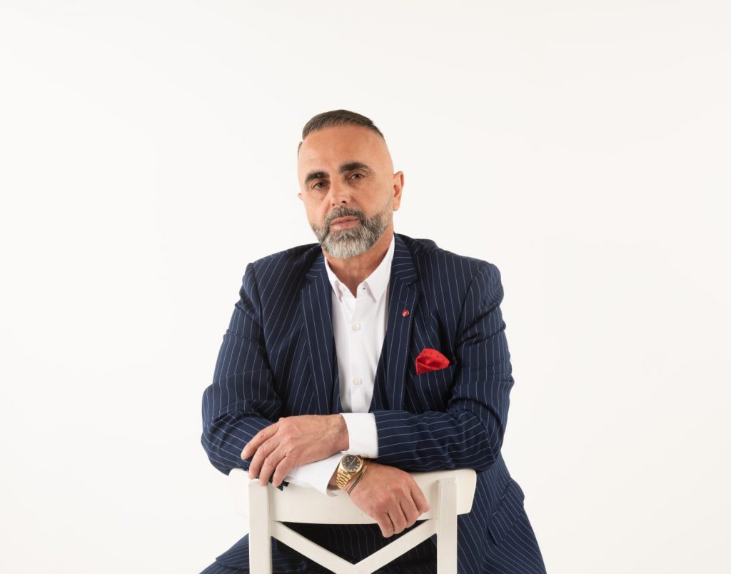 “PO VIJ NUSE TY ME T’MARR” – ARIF DUSHAJ SJELL PROJEKTIN E RI MUZIKOR