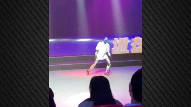 Roboti provoi të kërcente me këngën “Billie Jean” të Michael Jackson dhe gjithçka shkoi keq, shikoni videon