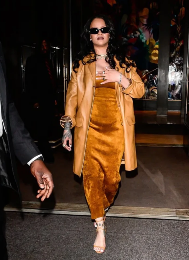 Rihanna shkëlqen në Tribeca Film Festival, paraqitja e saj elegante “rrëmben” vëmendjen