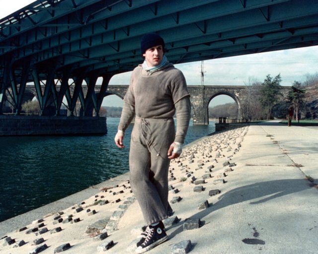 Sylvester Stallone mbush 80 vjeç, Rocky 50! Nga gjumi në stacionin e autobusëve te roli që u shkrua në 3.5 ditë dhe i ndryshoi jetën