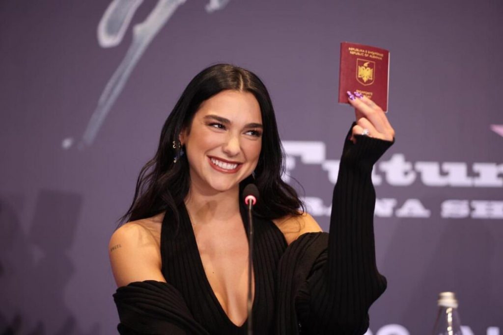 Veprim i PAPRITUR/ Dua Lipa fshin fotot nga pushimet e saj në Shqipëri!