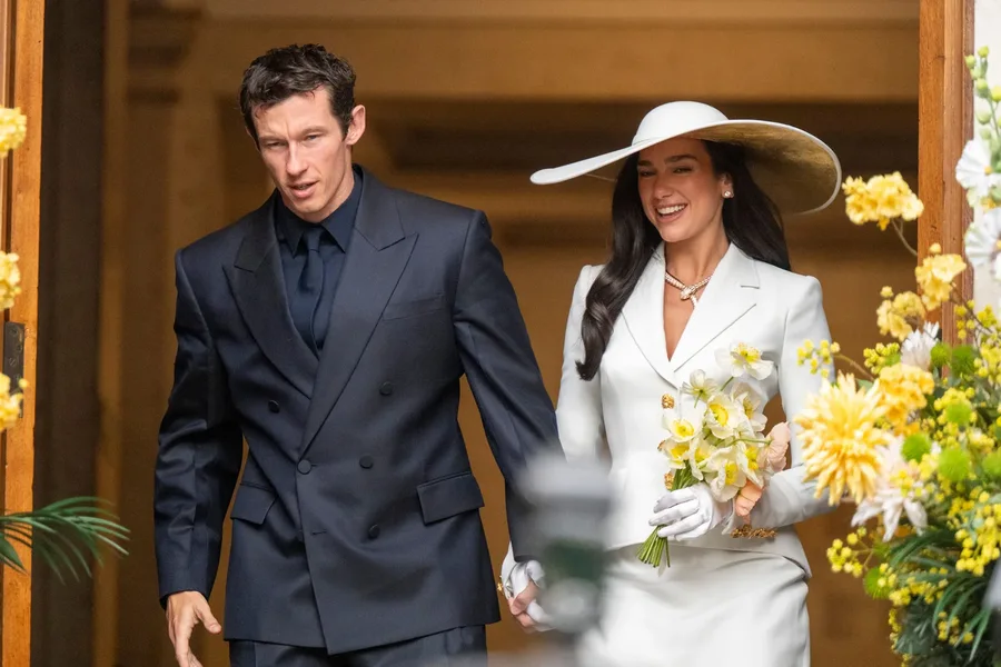 Misteri i mungesës së babait të Callum Turner në dasmën me Dua Lipën, zbulohen detaje të reja