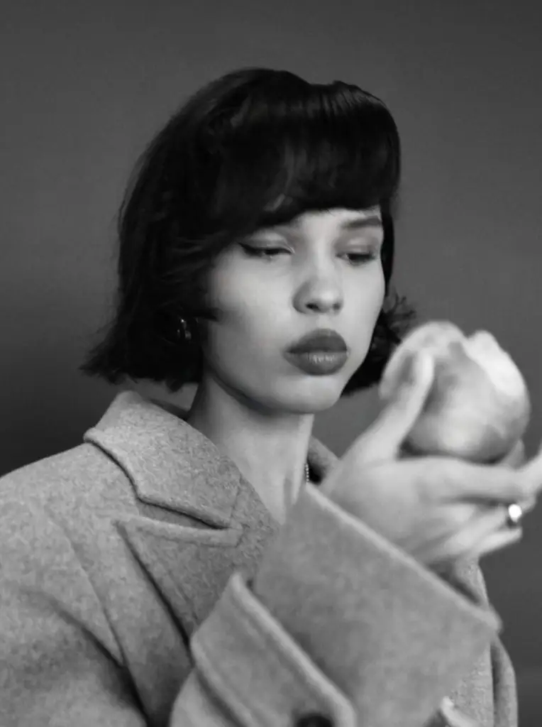“Më është copëtuar zemra”/ Influencerja Nara Smith zbulon se vajza e saj 2-vjeçare u diagnostikua me kancer