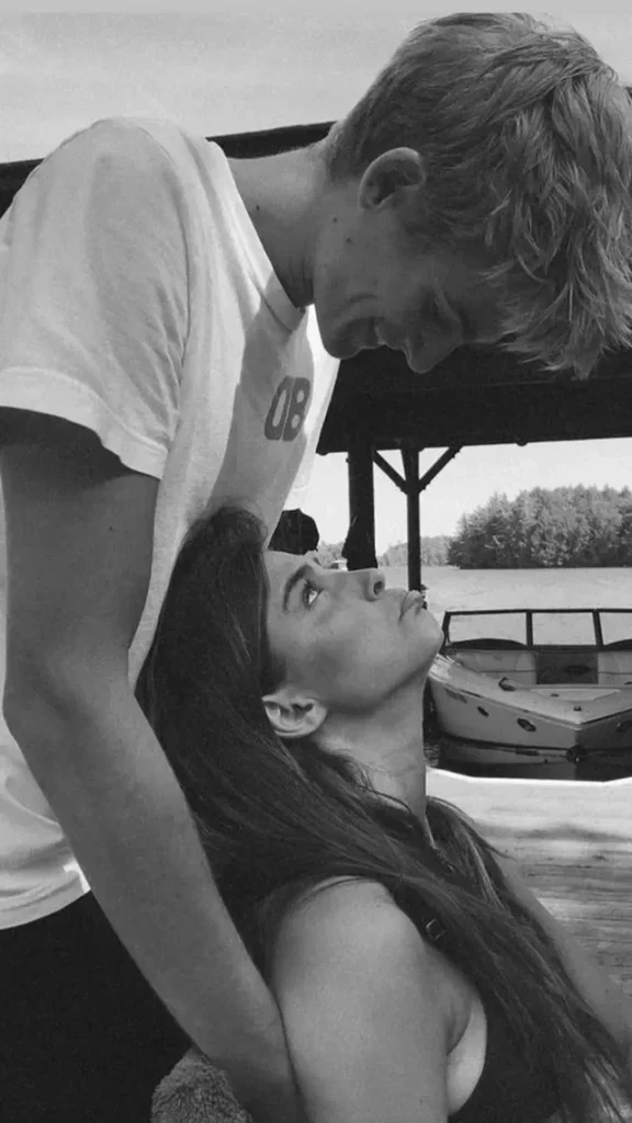 “Meritoje më shumë kohë”/ Ish-e dashura e Presley Gerber përlot me dedikimin prekës