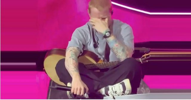 Ed Sheeran humb rreth 500 mijë ndjekës pas largimit të Macklemore nga turneu