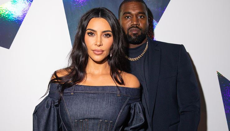 Një person i drejtoi armën në kokë gjatë udhëtimit në Afrikë/ Kim Kardashian akuzon Kanye West për incidentin